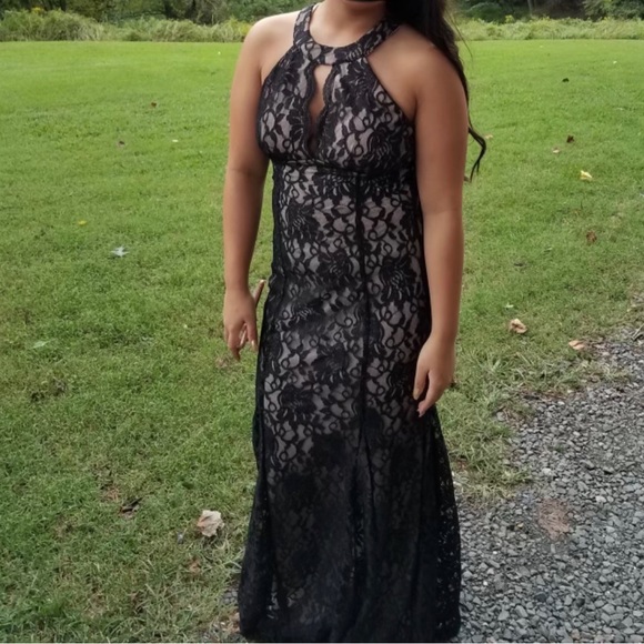 R&M Collections Black And Tan Lace Evening Gown Size: 10 - Picture 4 of 5